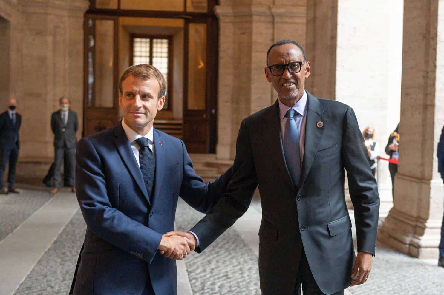 Le président du Rwanda Paul Kagame reçu en toute discrétion à l'Elysée par Emmanuel Macron